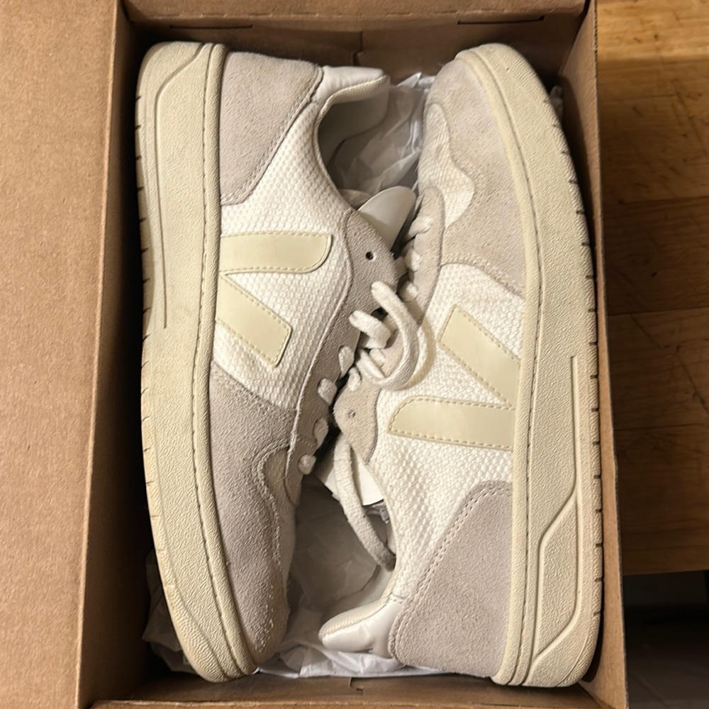 Veja V-10 Sneakers